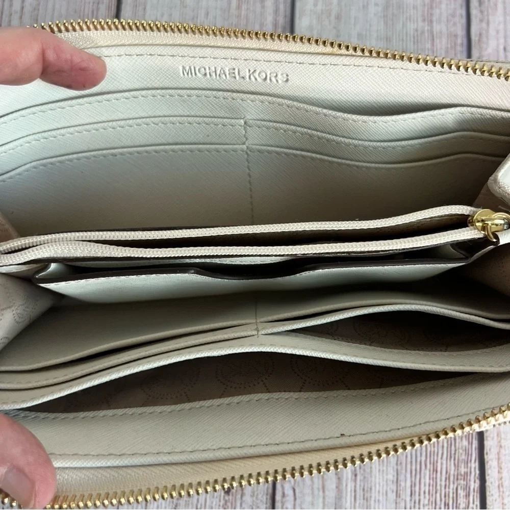 Michael Kors Signature Jet Set Wristlet Wallet